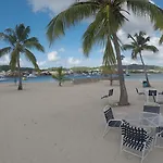 Hotel On The Cay