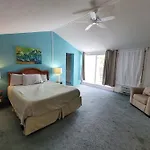 Sea Turtle Condo With Loaded Amenities