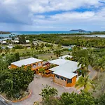Welcome To Walk To The Beach Located Walking Distance To The Beach And Green Caye Marina