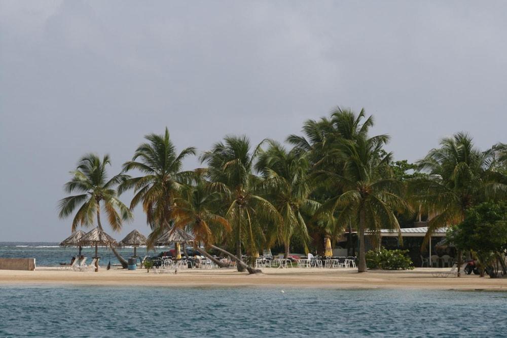 Hotel On The Cay 3*