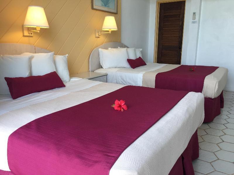 Hotel On The Cay 3*