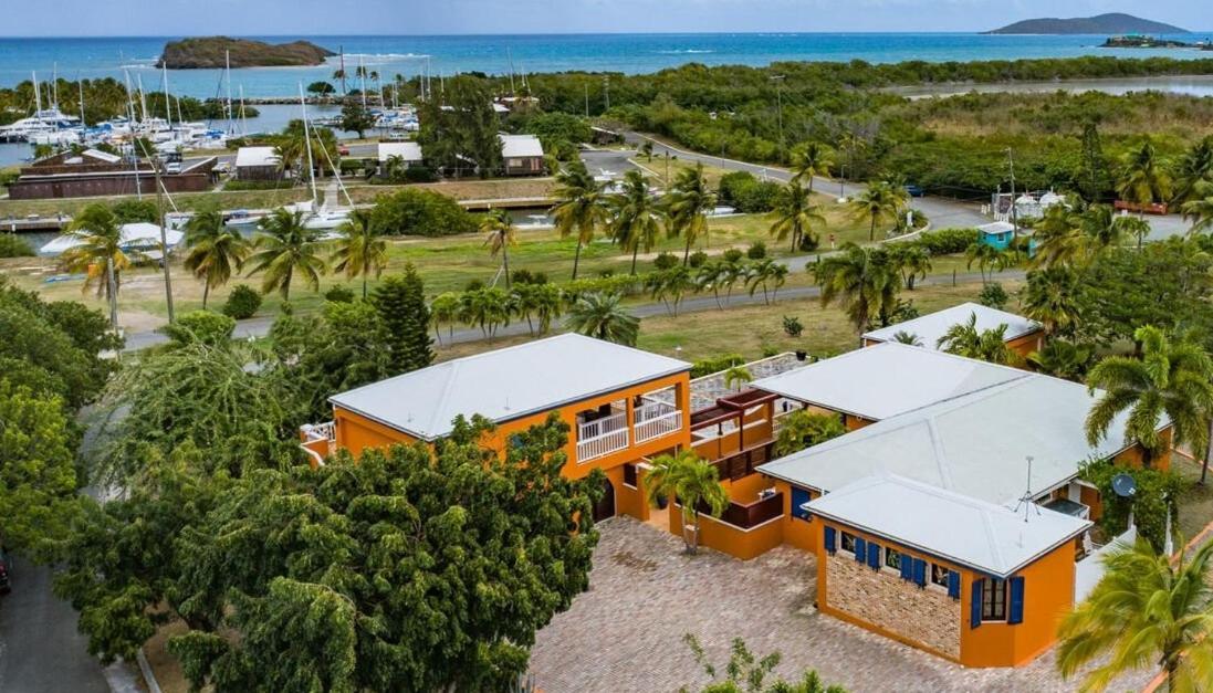 Welcome To Walk To The Located Walking Distance To The And Caye Marina *
