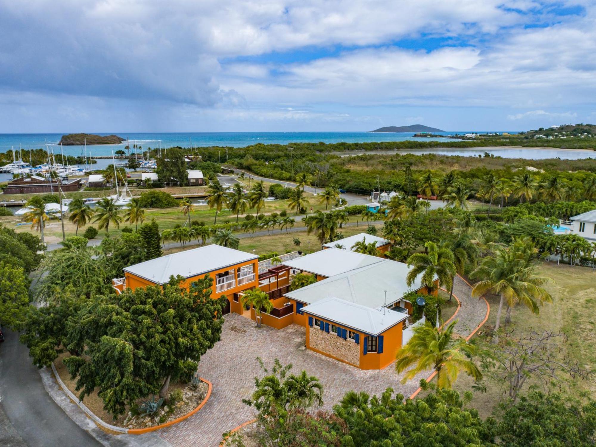 Villa Welcome To Walk To The Located Walking Distance To The And Caye Marina *