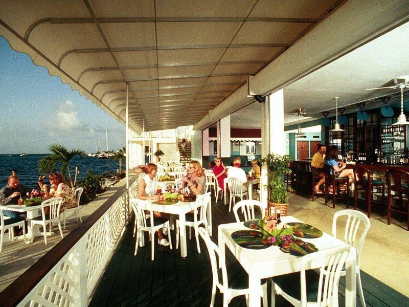 Hotel Caravelle