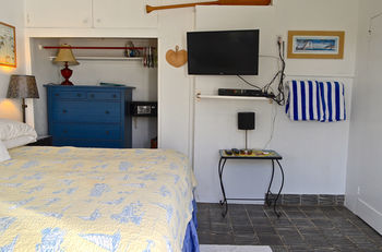 Hotel By The Sea 4*