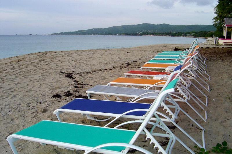 Hotel By The Sea 4*