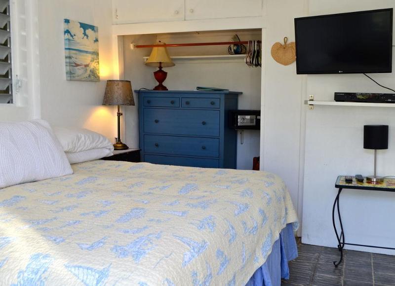 Hotel By The Sea 4*
