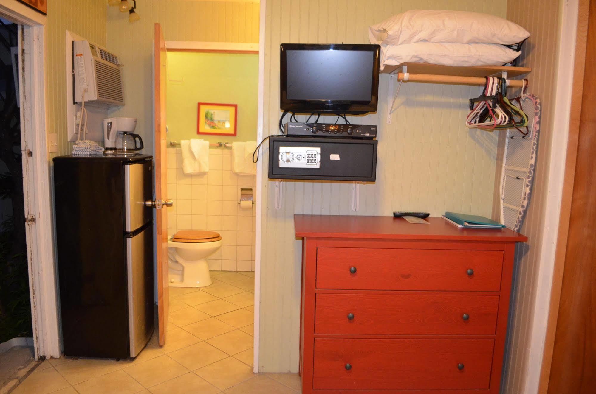 Hotel By The Sea 4*